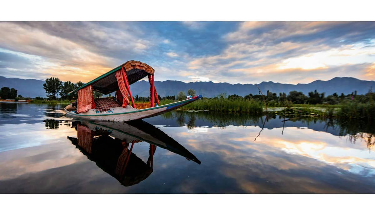Shikara Ride on Dal Lake