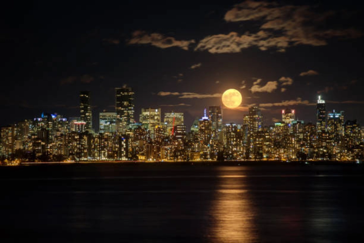 super-moon-city