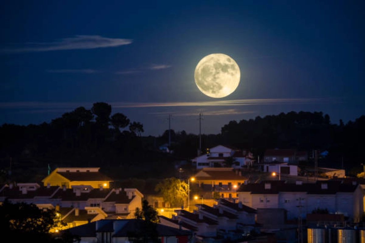 super-junter-moon-town