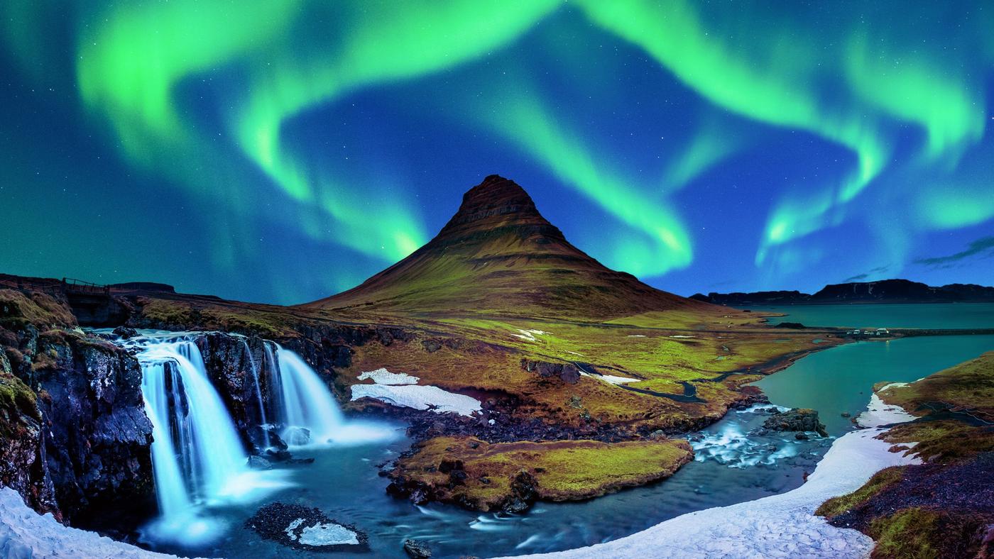 Aurora borealis at Kirkjufell in Iceland