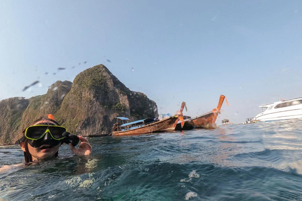 snorkeling-diving-in-Koh-Phi-Phi