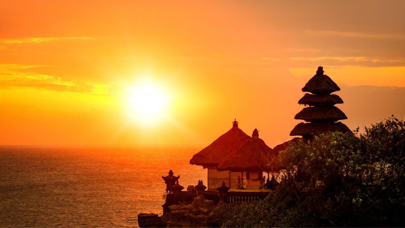 Witness a Magical Sunset at Tanah Lot Temple – Bali’s Iconic Coastal Landmark
