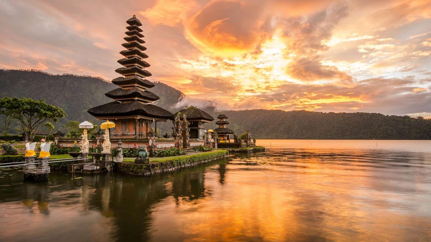 Experience the Floating Beauty of Pura Ulun Danu Bratan Temple