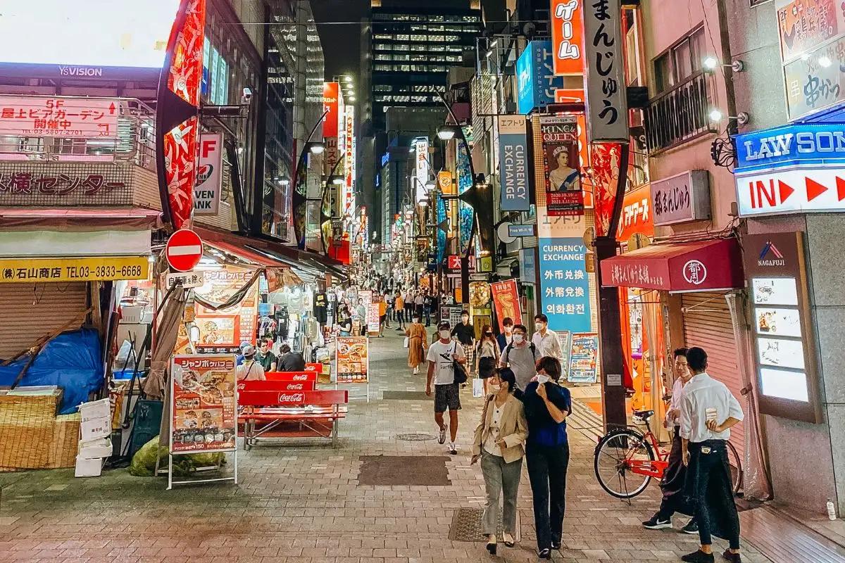 nightlife-in-tonsai-village